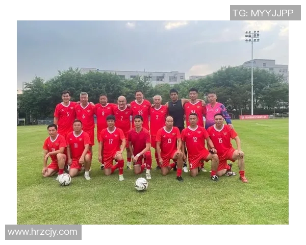 重庆足球队与深圳足球队赛后复盘团队协作分析与战术总结